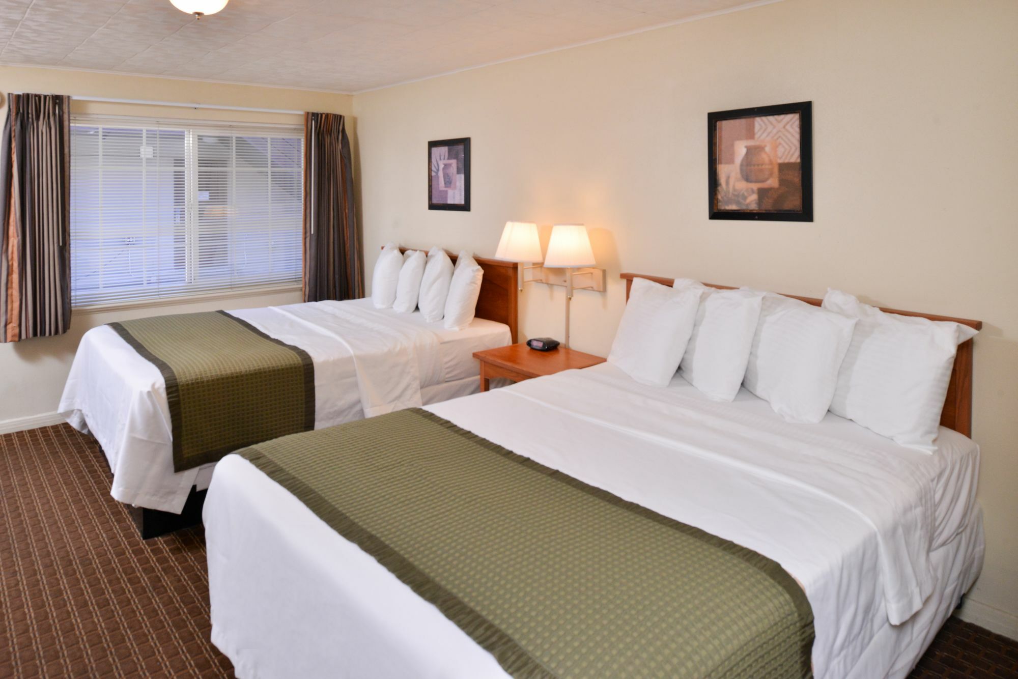 Travelodge By Wyndham Eugene Downtown/University Of Oregon ภายนอก รูปภาพ